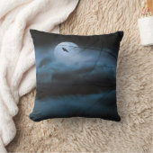 ブルーナイトカラスと満月装飾用クッション クッション (ブランケット)