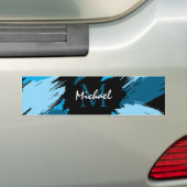 ブルーネームのブラシストロークの濃淡（モノグラム） バンパーステッカー (車上)