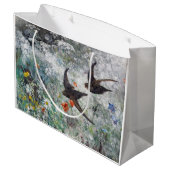 ブルーノ・リレジェフォス州ツバメとフラワーフィールド ラージペーパーバッグ (裏面アングル)