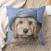ブルーハット付き茶色と白の毛むくじゃらの犬 クッション (ブランケット)