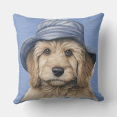 ブルーハット付き茶色と白の毛むくじゃらの犬 クッション (裏面)