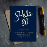 ブルーハロー80金ゴールドスクリプト80th誕生日パーティー 箔招待状<br><div class="desc">これらのデザインとデザインの招待状であなたの豪華な80歳の誕生日ユニークパカスタムーティーを際立たせる。これらの招待状エレガントは、クラシックブルーの背景に金ゴールド箔を備え、シックな誕生祝いに最適。これらの洗練されたゴールデンスクリプトハロースタイリッシュ80誕生日パーティーフォイル招待状であなたのゲストに永続的な印象を作る。</div>