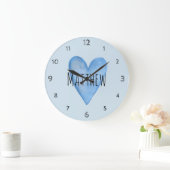 ブルーハートタイポグラフィリトルボーイラブネーム子供部屋 ラージ壁時計 (ホーム)