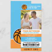 ブルーバスケットボールチケットカップル赤ちゃんシャワー写真 招待状 (正面/裏面)