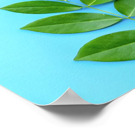 ブルーバックグラウン離れドボタニックのミニマルな緑の植物 ポスター (角)