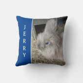 ブルーバニーパーソナライズされた恋人の写真と名前 クッション (裏面)