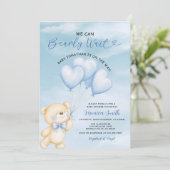 ブルーバルーンの男の子ベビーシャワーおめでとう We+can+bearly+wait 招待状 (スタンド正面)