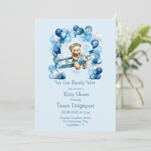 ブルーバルーンテディベア飛行機少年の赤ちゃんシャワー 招待状 (スタンド正面)