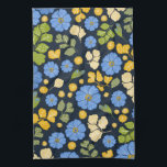 ブルーバードとフラワーアート キッチンタオル<br><div class="desc">このかわいらし春の花柄は、青いシマウマの花、葉の要素、緑のファーンの離れと二つのブルーバリを備え飛んでいるている。手書き、オリジナルのアートワーク。</div>