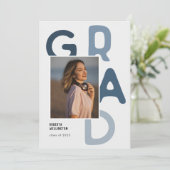 ブルーパステルタイポグラフィ写真2023卒業 案内状 (スタンド正面)