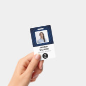 ブルーパターン従業員QRコードバーコード名バッジ バッジ (手持ち)