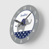 ブルーパーソナライズされたアンドグレーエレファント子供部屋ラウンド  ラウンド壁時計 (傾斜)