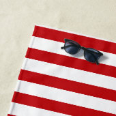 ブルーパーソナライズされたカバ赤と白ナストライプ ビーチタオル (インサイチュ)