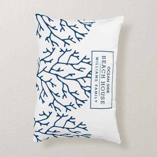 ブルーパーソナライズされたコーラルパターン – ビーチハウス アクセントクッション (裏面(縦))