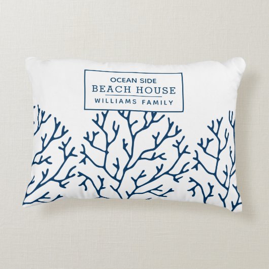 ブルーパーソナライズされたコーラルパターン – ビーチハウス アクセントクッション (裏面)