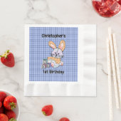 ブルーパーソナライズされたプレイド子供部屋アート – バニー 縁ありランチョンナプキン (インサイチュ)