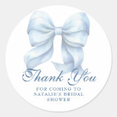 ブルーパーソナライズされたボウブライダルシャワーありがとう ラウンドシール (正面)