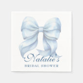 ブルーパーソナライズされたボウブライダルシャワーファンシー スタンダードカクテルナプキン (正面)