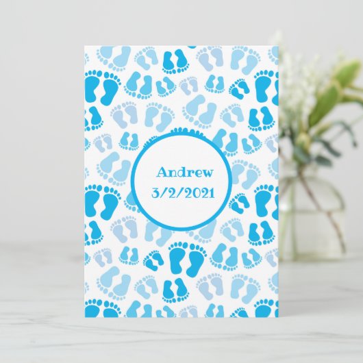 ブルーパーソナライズされた男の赤ちゃんベビー足 サンキューカード (スタンド正面)