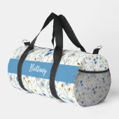 ブルーパープルウォーターカラーワイルドフラワーモノグラム ダッフルバッグ (右コーナー)