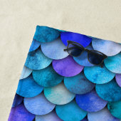 ブルーパープルマーメイドスケールパターンモノグラム名 ビーチタオル (インサイチュ)