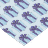 ブルーパープル包まれた誕生日ホリデーギフトプレゼント テーブルクロス (アングル)