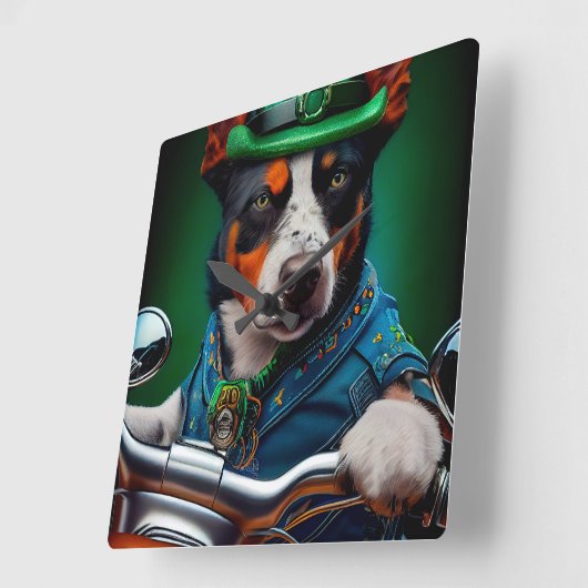 ブルーヒーラー犬が自転車を運転する聖パトリックの日 スクエア壁時計 (傾斜)