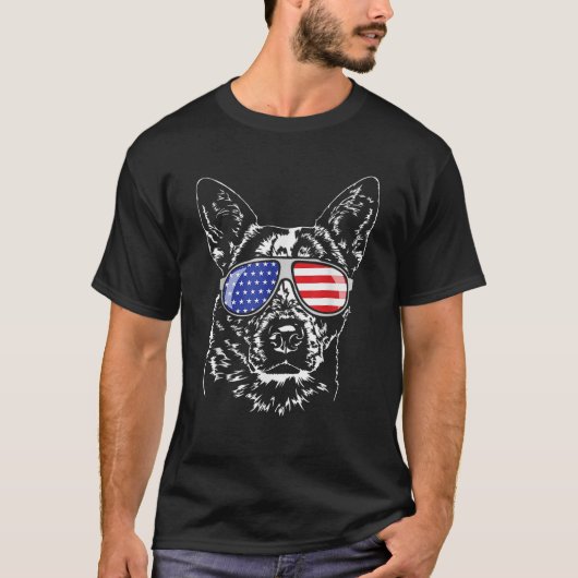 ブルーヒーラー犬7月4日アメリカ国旗のサングラス Tシャツ (正面)