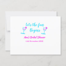 ブルーピンクのワインボトルを飾った楽しい結婚前お披露目パーティーを始めましょう