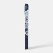 ブルーフェイクベルベットとレース刺繍のシミュレート iPhone 15ケース (左側面)