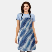 ブルーフェザーパターンアートプリント エプロン (着用した状態)