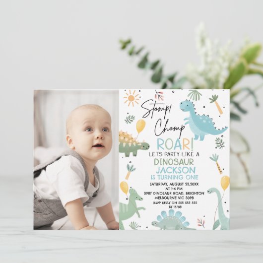 ブルーフォトバルーン恐竜をテーマにした第1の誕生日 招待状 (スタンド正面)