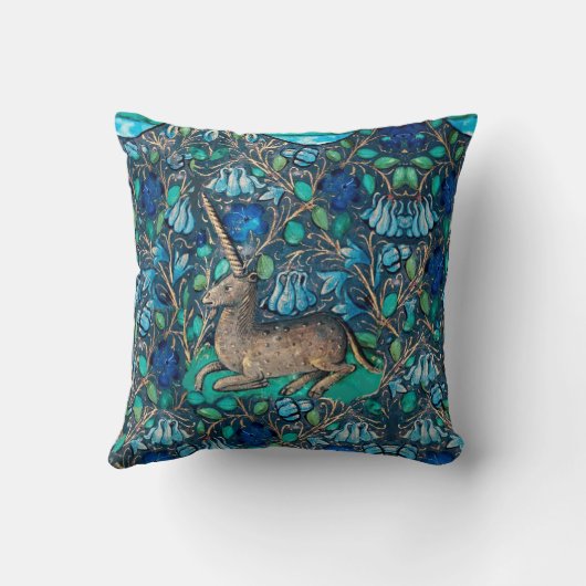 ブルーフラワーアクアブルーグリーンフローラの中のユニコーン クッション (裏面)