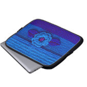 ブルーフラワーアーティザンクロシェプリントエレクトロニクスバッグ ラップトップスリーブ (正面下部)