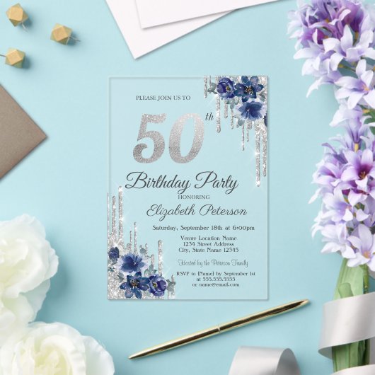 ブルーフラワーズシルバーグリッタードリップス50誕生日 アクリル招待状 (インサイチュ (ウェディング))