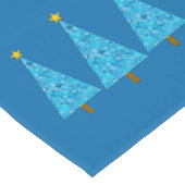 ブルーフラワーズレトロモダンクリスマスツリー ショートテーブルランナー (コーナー)