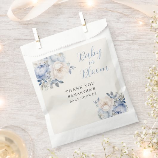ブルーフローラボーイベビーイン開花シャワー フェイバーバッグ (クリップ留めされた状態)