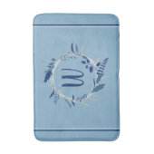 ブルーフローラリースカスタムモノグラムストライプ バスマット (正面縦)