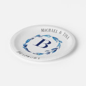 ブルーフローラリース'B'モノグラム紙プレート ペーパープレート (アングル)