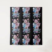 ブルーブジー花柄ブラックとピンクのタペストリー タペストリー (正面)