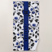 ブルーブラックチームがサッカーボールのパターンを色付けする ビーチタオル (正面)