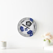 ブルーブラックチームの色の異なるサッカーストライプチーム ラウンド壁時計 (ホーム)