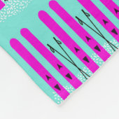 ブルーブランケットに明るい紫のスキー フリースブランケット (角)