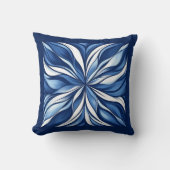 ブルーブリス:オーガニック青と白のフローラアート クッション (正面)