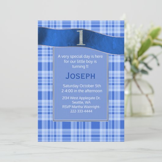 ブループレイド男の赤ちゃんファースト誕生日招待状 招待状 (スタンド正面)