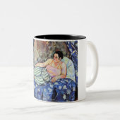 ブルーベッドルームの女性（Suzanne Valadon著） ツートーンマグカップ (正面右)