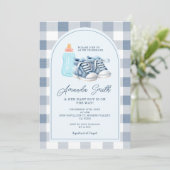 ブルーベビーシューズギンガムボーイミルクボトル 招待状 (スタンド正面)