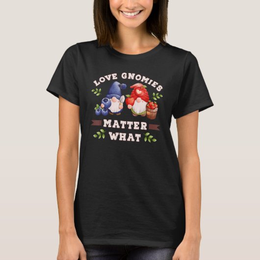 ブルーベリーとリンゴを持つ庭のノーム Tシャツ (正面)