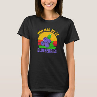 ブルーベリーのフルーツ ブルーベリーで恋に落ちた Tシャツ