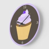 ブルーベリーパープルカップケーキ ラージ壁時計 (傾斜)